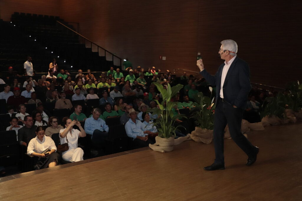LIDERANÇA INSPIRADORA – A EQUIPE NÃO OBEDECE AO DISCURSO DO LÍDER, ELA IMITA O COMPORTAMENTO DELE: A coerência entre o dito e o feito