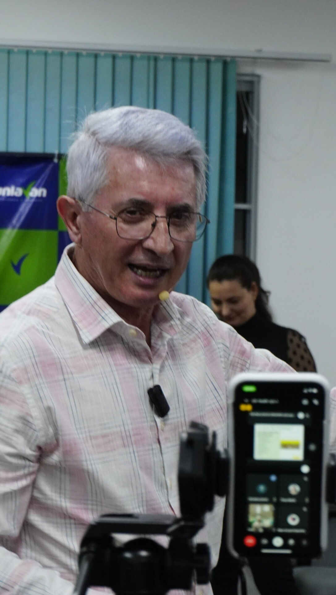 A VONTADE DE FALAR QUASE SEMPRE VEM JUNTO COM A ANSIEDADE, NÃO POR ACASO: A FALA FUNCIONA COMO DESCARGA