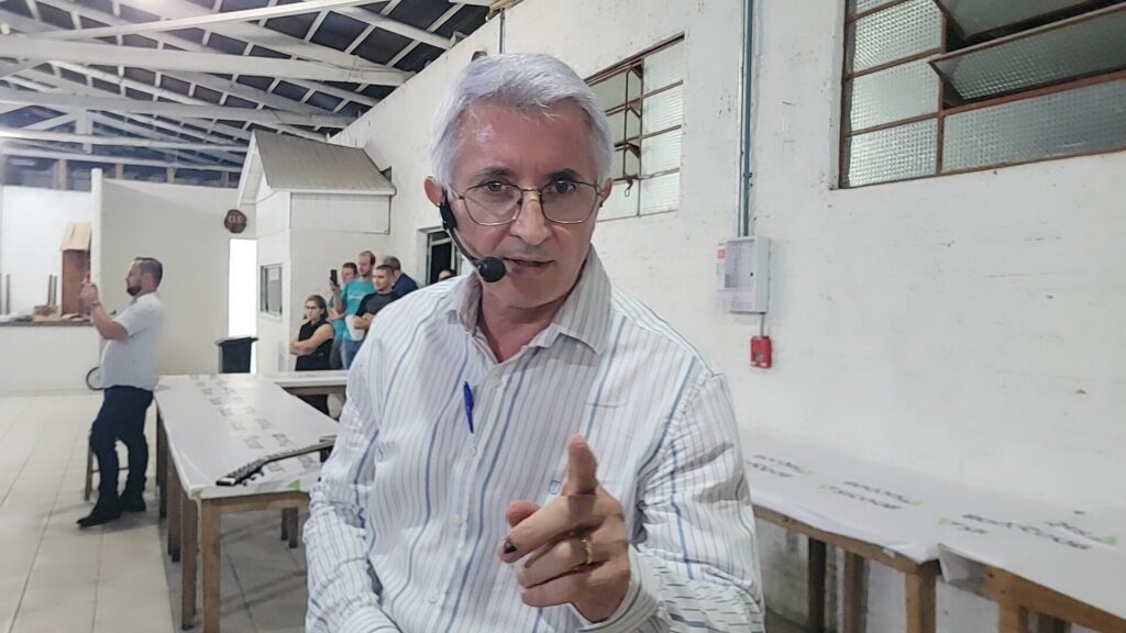 O SEGUNDO CÉREBRO EM SILÊNCIO – O CELULAR NO VASO SANITÁRIO: Fisiologia, filosofia e reparo de um hábito comum: o celular no banheiro e a perda do diálogo entre o corpo e a mente no momento mais íntimo do dia.